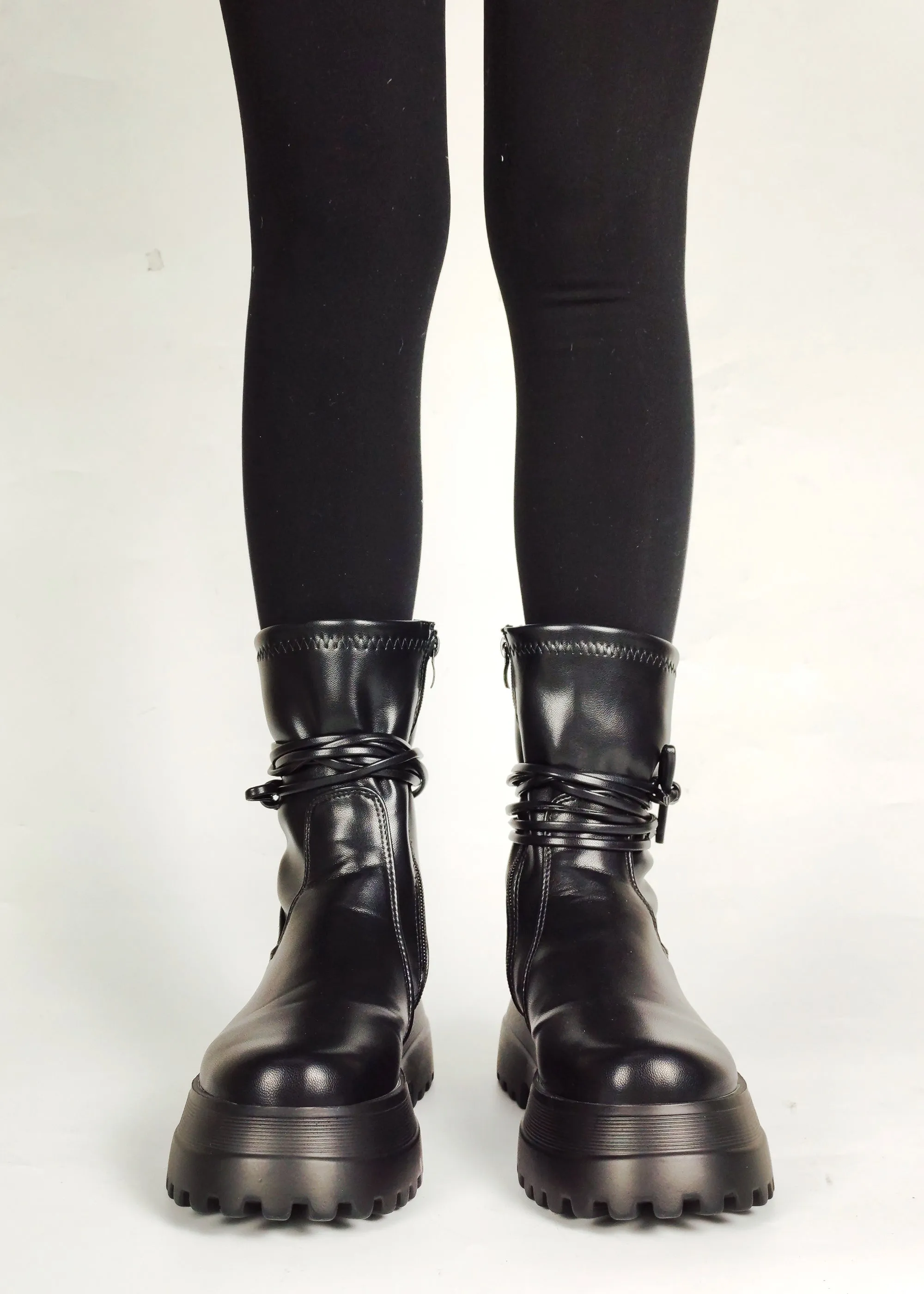 BLACK CHUNKY LEATHER BOOTS