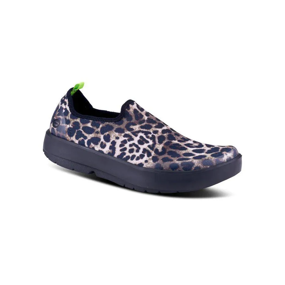Oofos Women's OOmg eeZee Limited Recovery Shoe